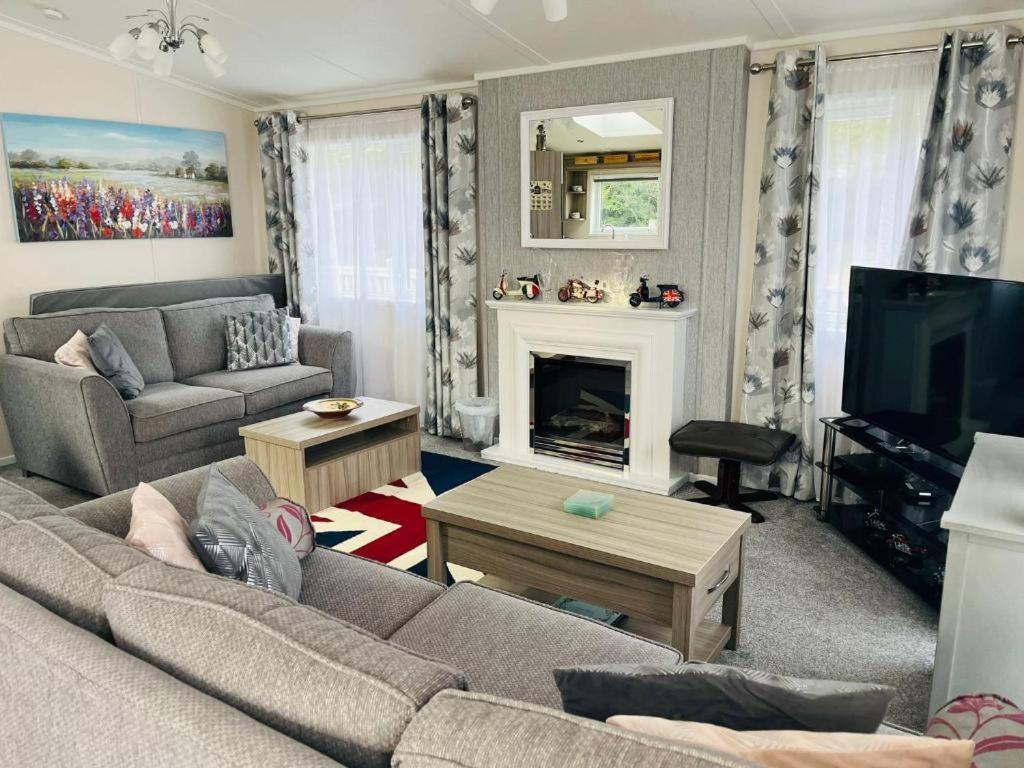 Ashworth Lodge With Hot Tub Barmby on the Moor Quarto foto