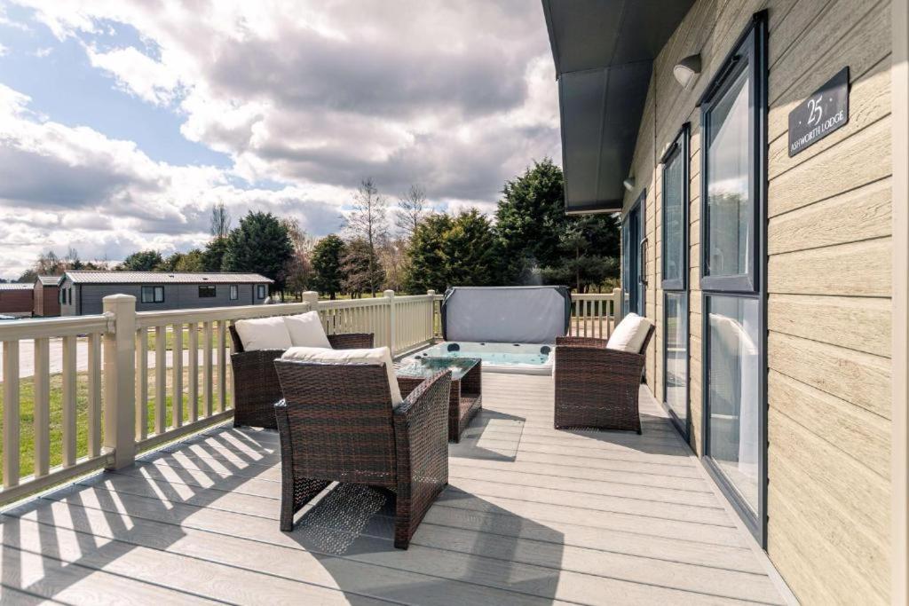 Ashworth Lodge With Hot Tub Barmby on the Moor Quarto foto